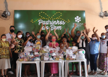 Teresina Shopping realiza doações de cestas básicas da campanha social